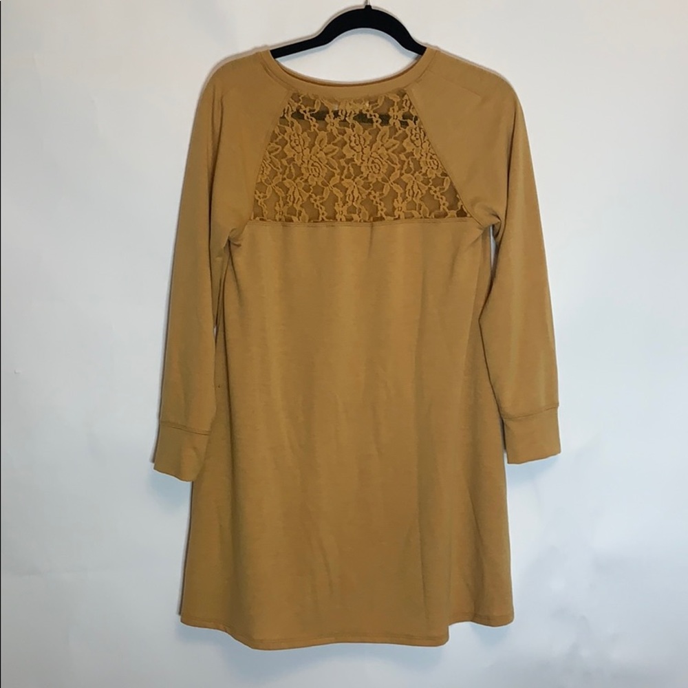 Pretty Mustard Brown pull over top, comfy